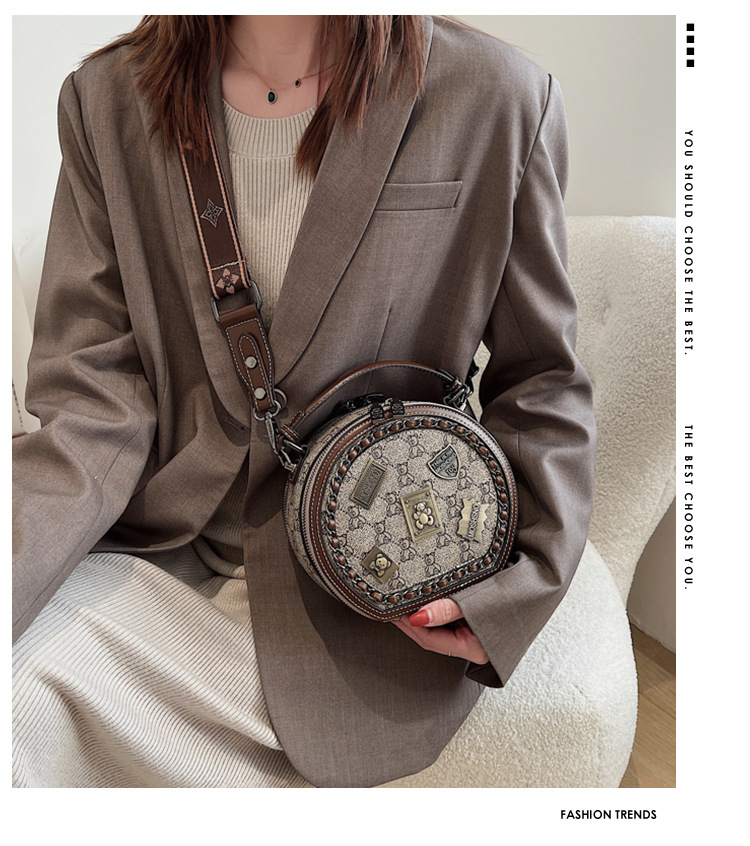 Beibei Tasche Textur kleine Tasche Damentasche 2024 Herbst und Winter neue trendige Abzeichen einzelne Schulter Umhängetasche modische kleine runde Tasche trendy_voghion.com