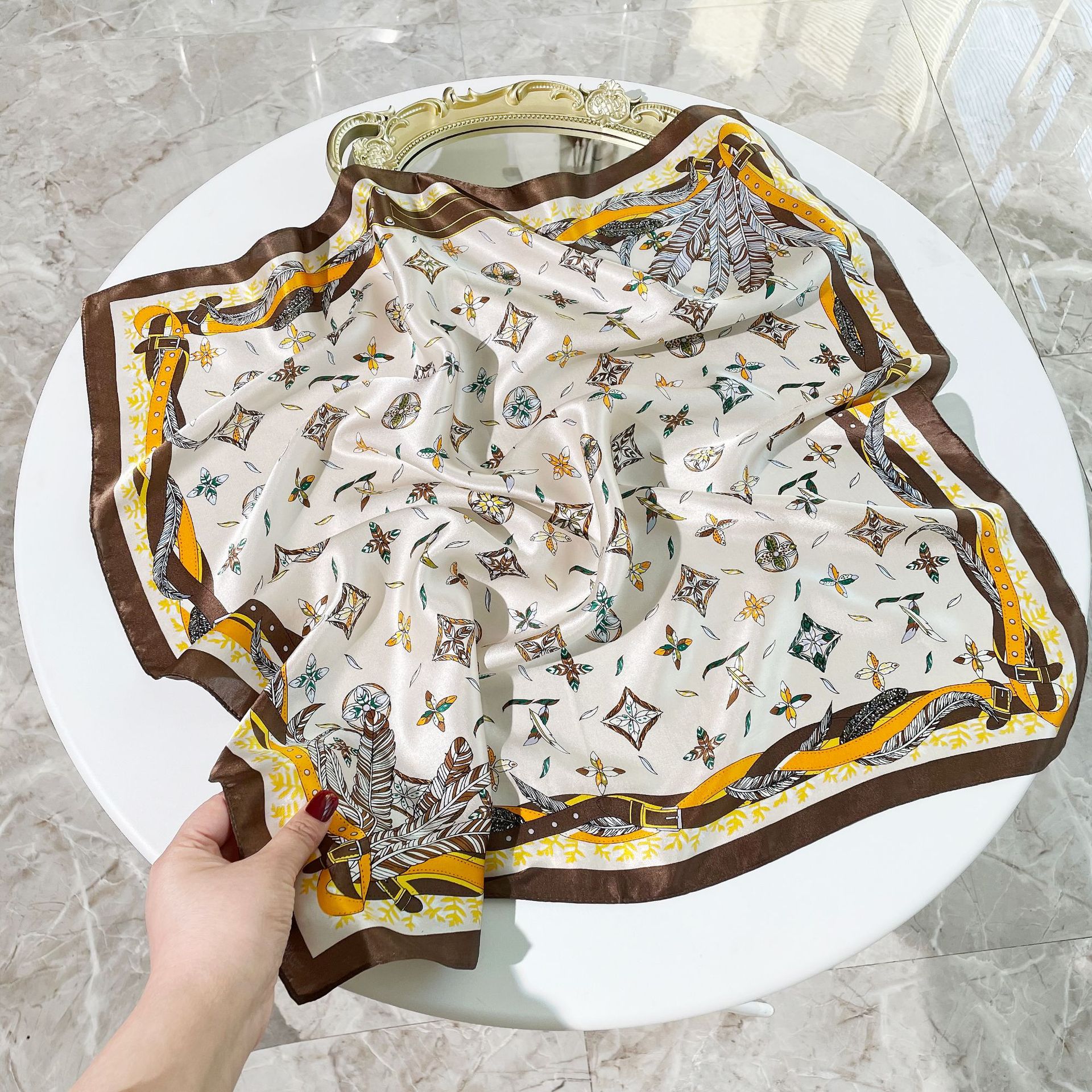 白黒の幾何学のストライプの韓国版の百合のシルクのスカーフの桑のシルクのスカーフの女性の春夏のファッションの薄いタイプのスカーフの贈り物