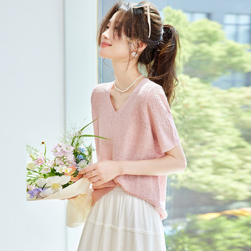 V-Neck Ice Silk Short-Sleeve T-Shirt for Women, Paired with a Dress, Mid-Sleeve Knit Top, Regular Shoulder Fit, Thin Ice Silk Knit Top for Women