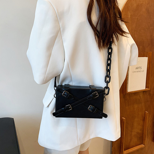 Crossbody bag, men's trendy brand new box bag, simple niche design, personalized shoulder bag, street fashion mobile phone bag