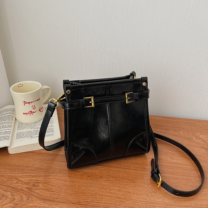 Bolsa de brazo retro ultrafuego transfronteriza coreana ligera de lujo, piel de cera de aceite, sensación cotidiana de bolso cuadrado, bolso de hombro de moda extranjera, sensación de gripe image 9