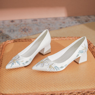 518-1 National Style Lily new Chinese style embroidered Cheongsam shoes Xiuhe wedding dress two-way high heels chunky heel Hanfu shoes