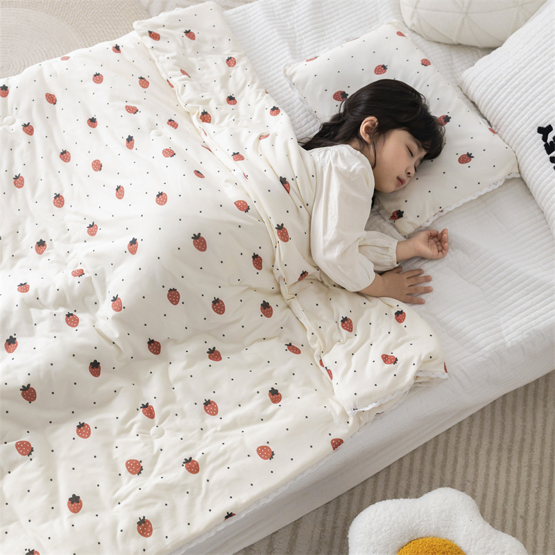 연인 딸기 베개는 포함되어 있지 않습니다