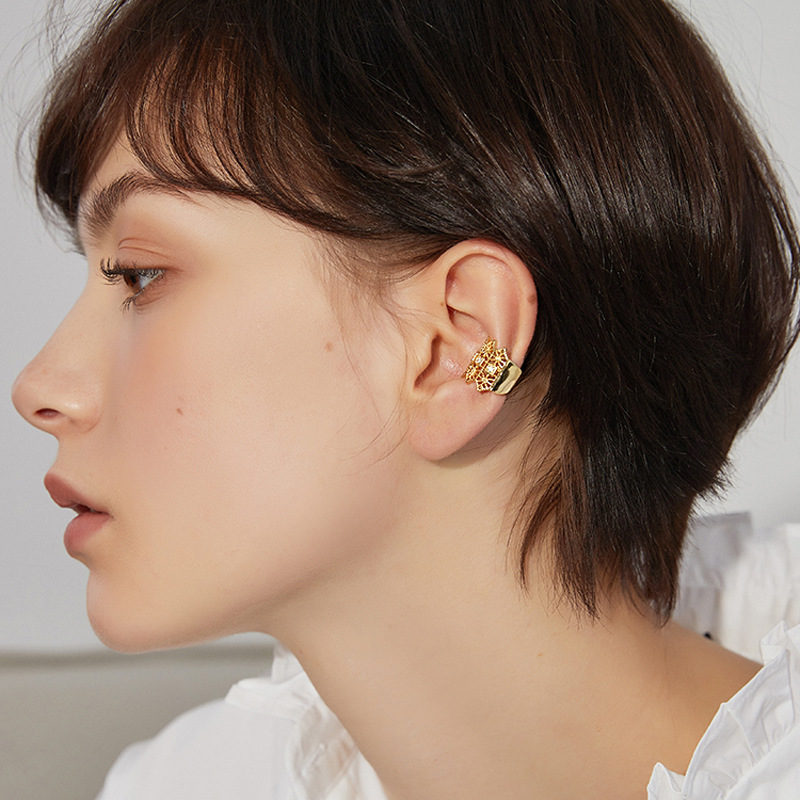 Retro Geometric Hollow Zircon Ear Clip display picture 3