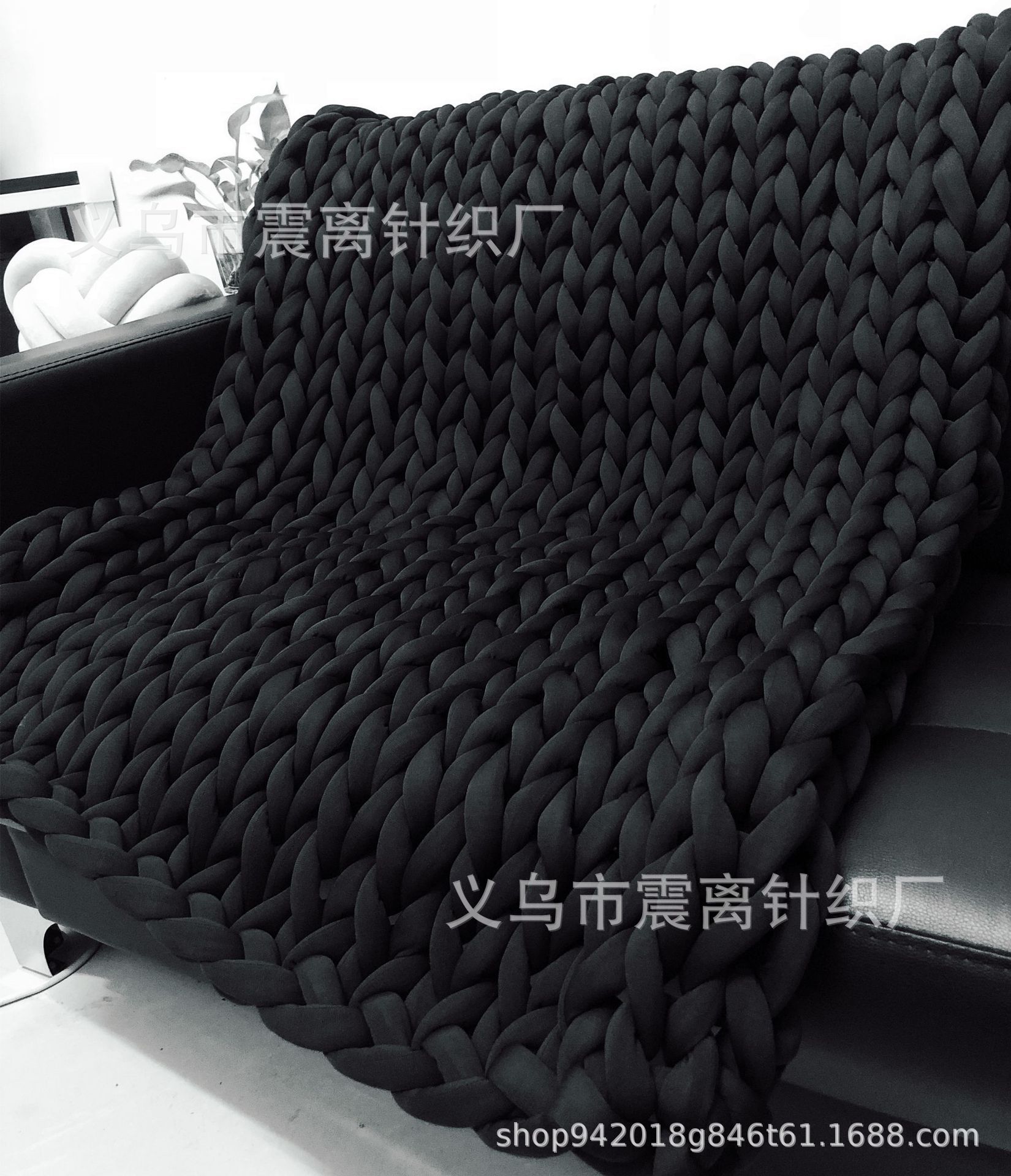 Sofa, knitted duvet for sleep
