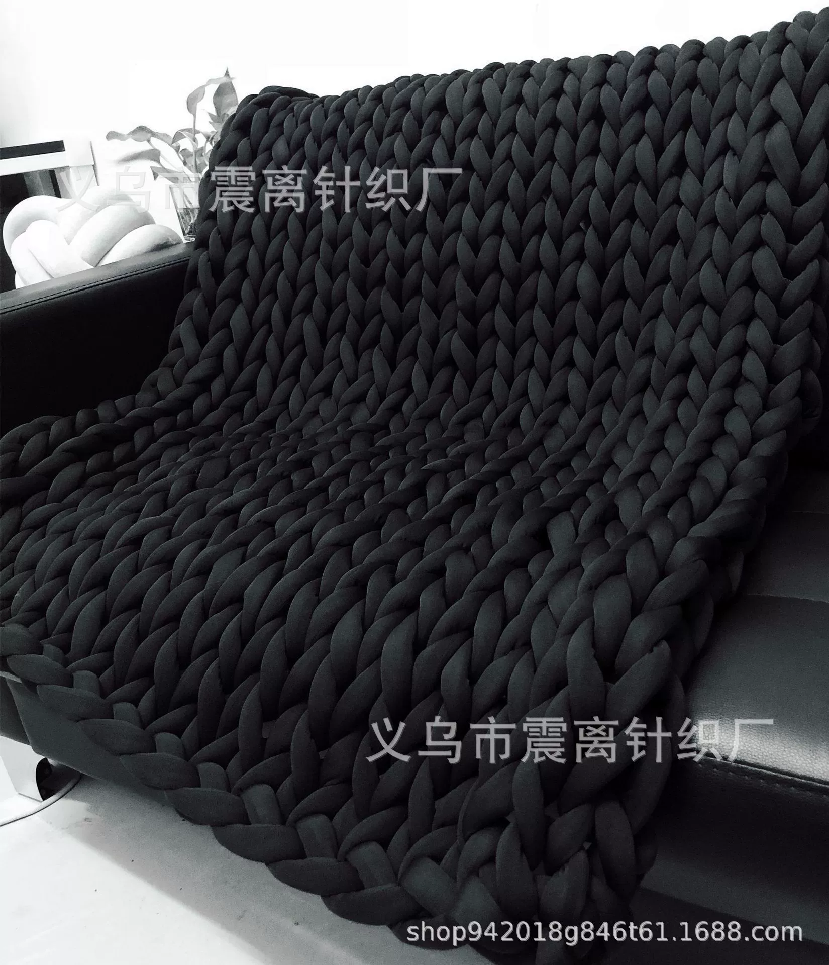 Sofa, knitted duvet for sleep