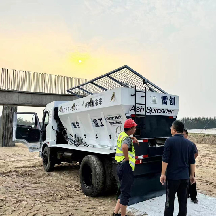 自走式白灰布灰机筑路用8方撒布车高速修路水泥灰撒布机