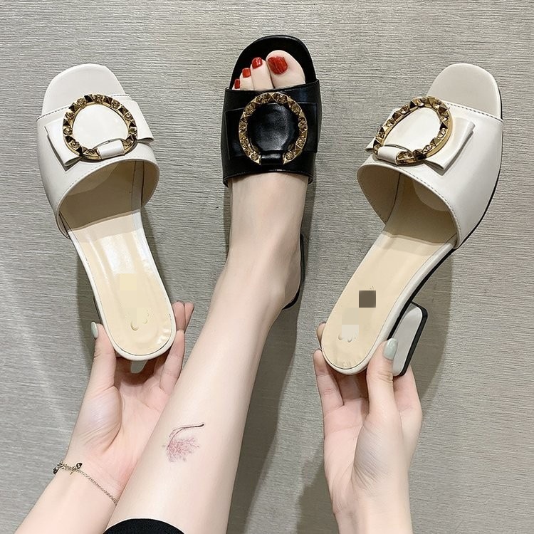 Outdoor de moda zapatillas de tacón grueso de cuero blando verano 2026 nuevo antideslizante una palabra ligera y cómoda sandalias casuales para mujeres
