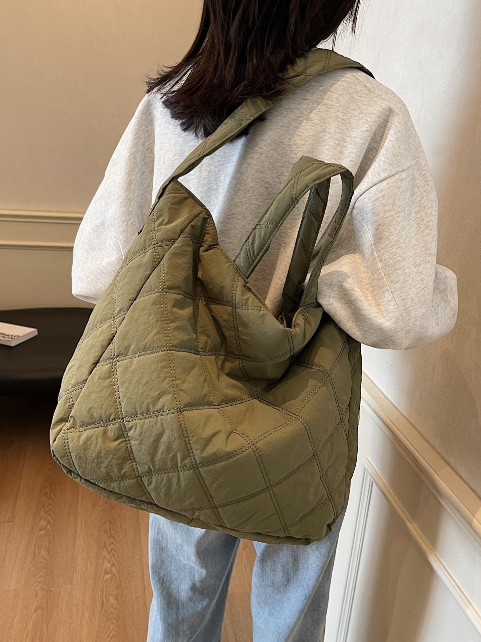 新型クロスボーダー秋冬ファッションブランドの雲がしわになっています。