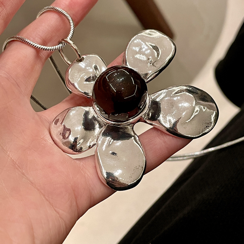 Holiday, Daily Occasion Retro Flower Alloy Snake Chain Pendant Necklaces Wholesale