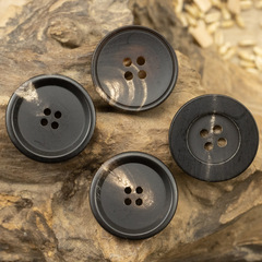 Glossy black suit with cowhide buttons, round four-eyes, black and brown double-sided woolen coat outerwear buttons