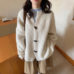 香蕉脱掉了 软糯小羊可爱牛角扣毛衣日系白色甜美加厚舒服外套女