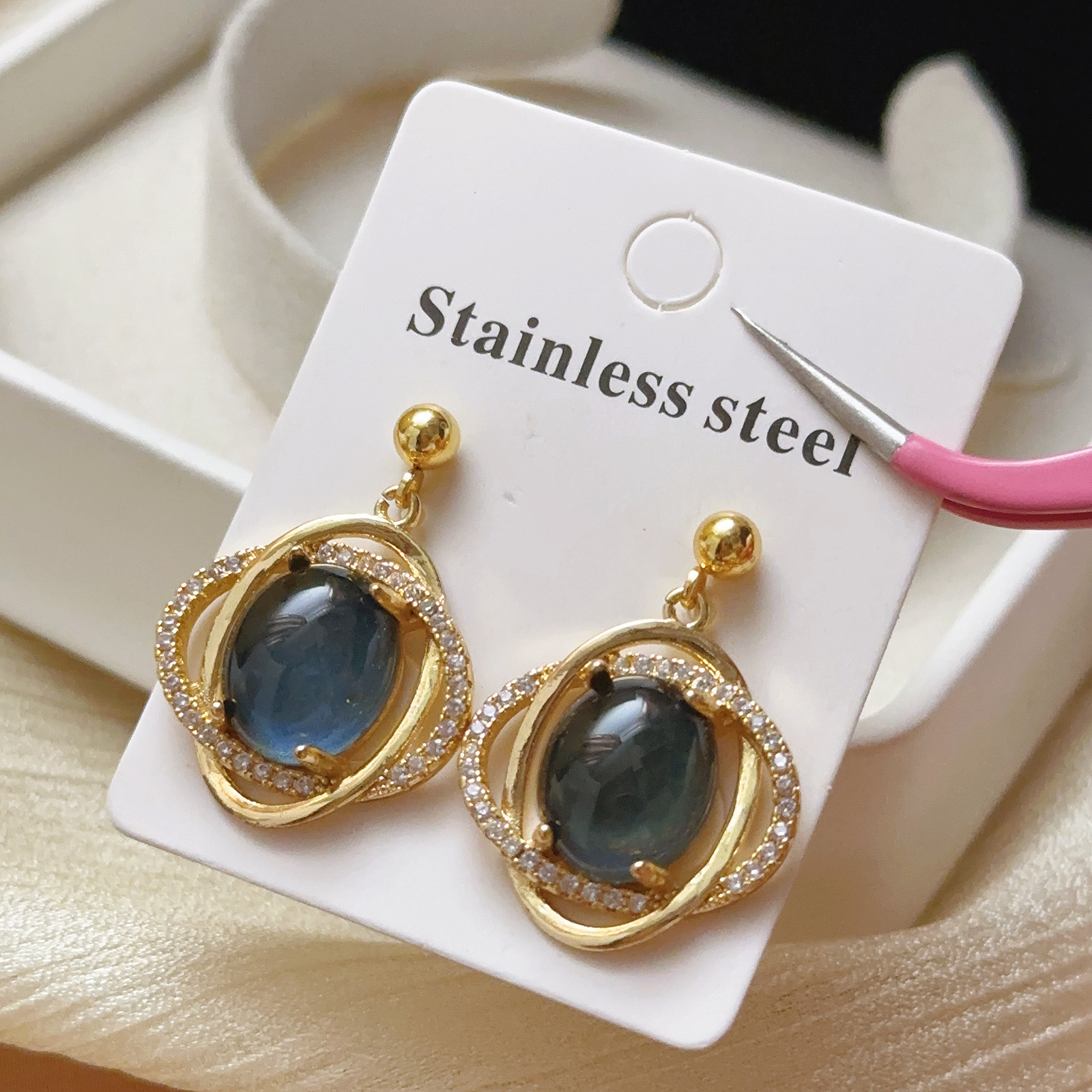 Caliente venta de nuevos colgantes de zafiro aristocráticos temperamento real elegante colgante colgante de pendientes incrustados conjunto de mujeres