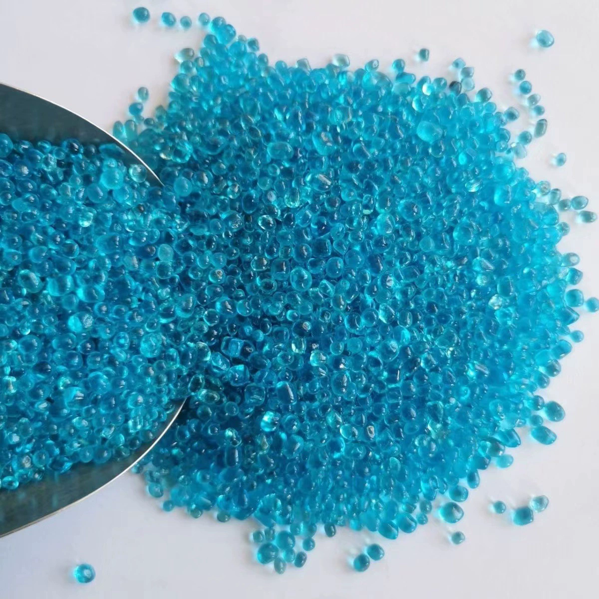 Оптовая продажа стеклянного песка, стеклянного камня основного цвета, стеклянного шлака для ландшафтного дизайна аквариумов, цветного стеклянного гравия, стеклянных бусин