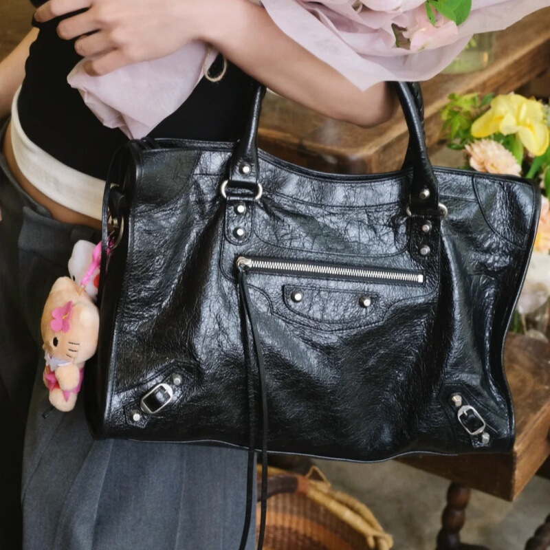 High-end Spice Girls Punk Mobile Bag Large Capacity Tote Shoulder Crossbody Portable Fashionable Simple Parisian Women's Bag