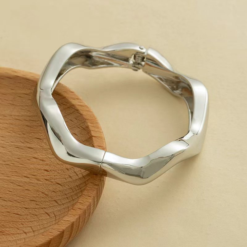 Europa y los Estados Unidos lujo transfronterizo diseño ligero de la industria pesada sensación pulsera metálica brillante abertura pulsera geometría minimalista personalidad amplia joyas