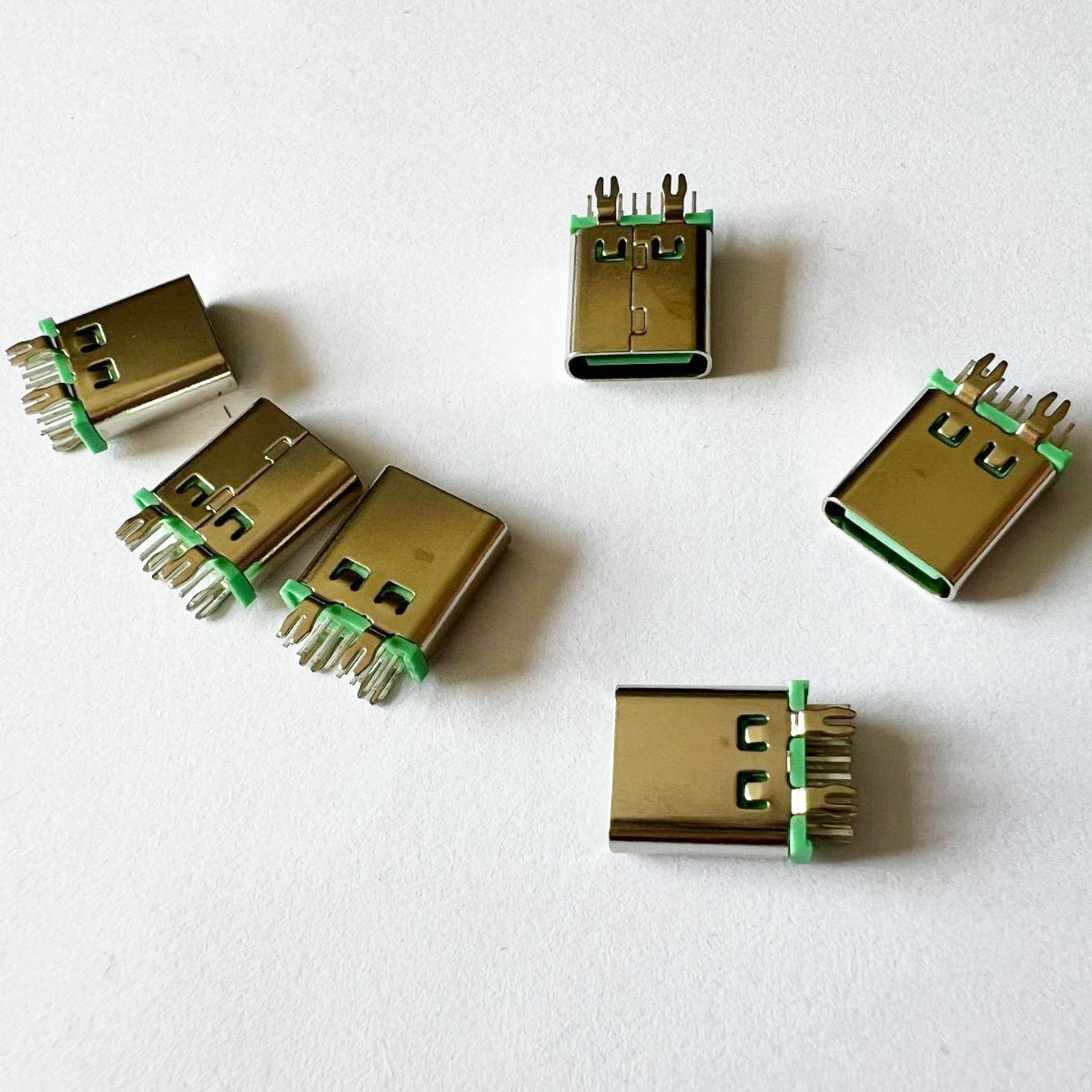 TYPE-C 16P母座 双排立式插板DIP高10 四脚鱼叉连接器