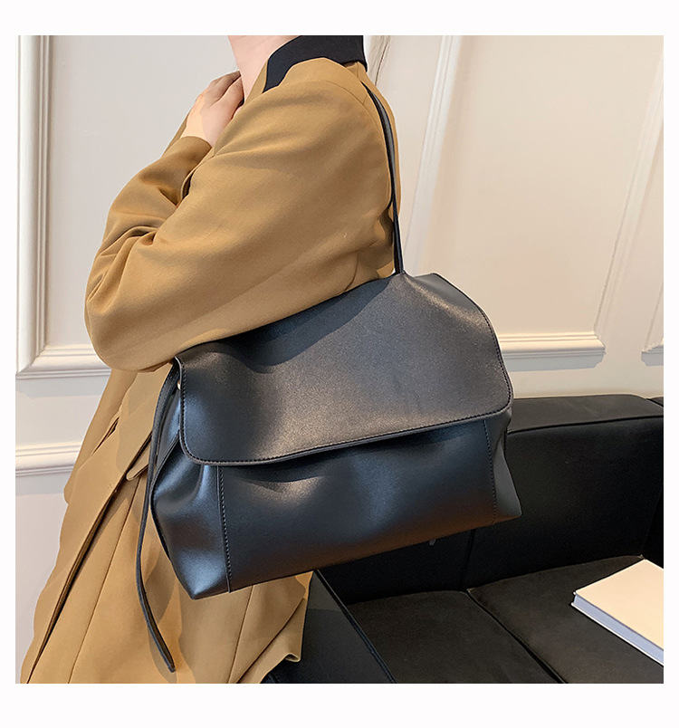 Autumn And Winter 2021 New Large-capacity One-shoulder Handbag Fashion New Trendy Tote Bag display picture 18