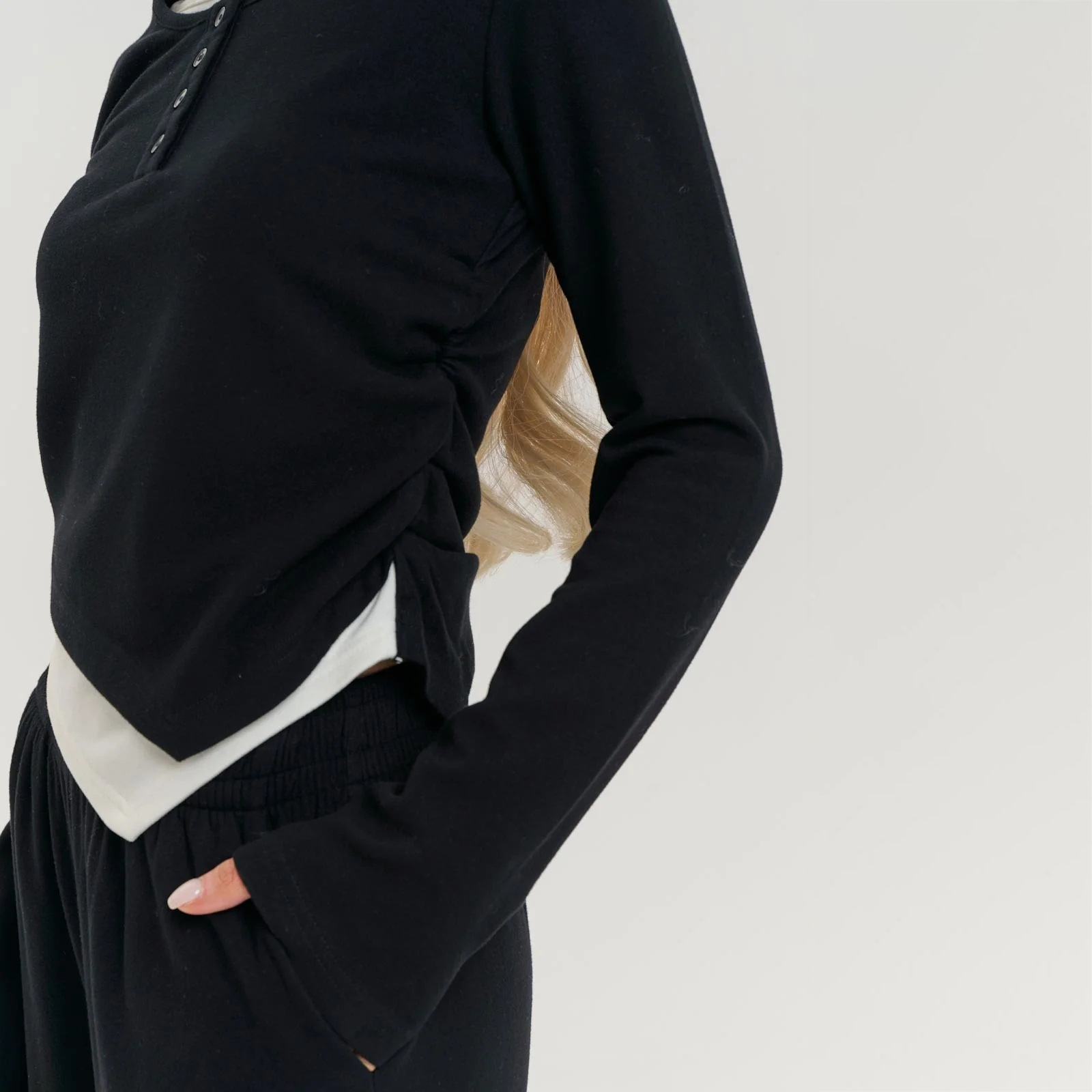 Effortless Two-Piece Set – Asymmetrical Hem Top + Straight-Leg Pants With Raw Seam Detailing (S-L, Black/Brown)_ecoleips.com