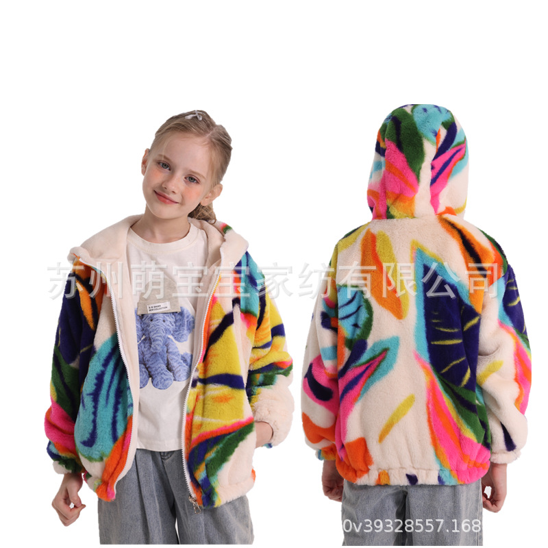 모조 토끼 머리의 여러 가지 빛깔의 잎