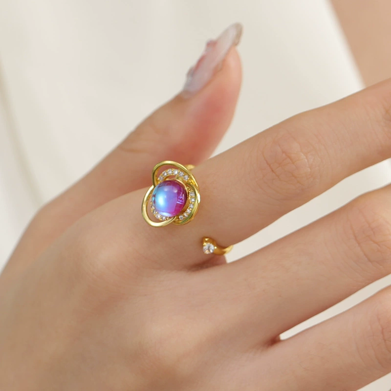 Golden trend ring, 750 sample gold, simple and elegant design, on index finger
