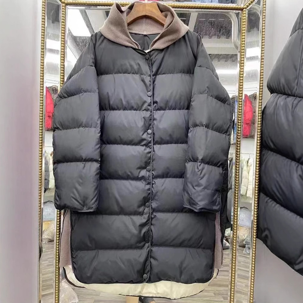 Chaqueta de plumón ligera y larga para mujer, nuevo estilo invierno 2026, capucha desmontable de punto, plumón de pato blanco, estilo coreano, a la moda para tallas pequeñas.