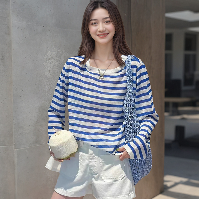 Blue and White Striped Knit Long-Sleeve T-Shirt for Women, Summer Casual Style, Versatile Niche Sun Protection Cover-Up, Fashionable Outerwear Blue and White Striped Knit Long-Sleeve T-Shirt for Women, Summer Casual Style, Versatile Niche Sun Protection Cover-Up, Fashionable Outerwear