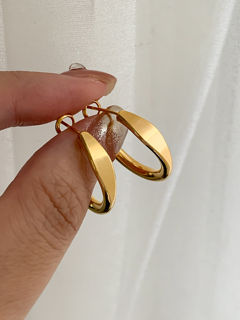 Orecchini a clip minimalisti cerchio donna gioielli design eleganti_voghion.com