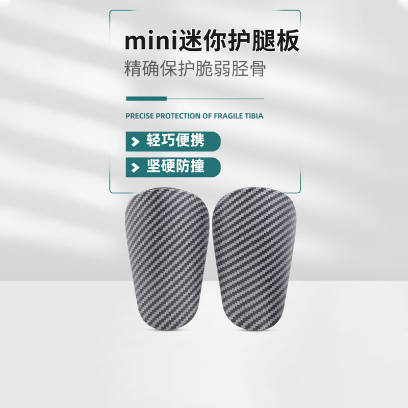Customized Carbon Fiber Pattern Football Shin Guards, Sports Football Socks, Protective Pads, Competition Impact-Resistant Professional Foot Guards Manufacturer