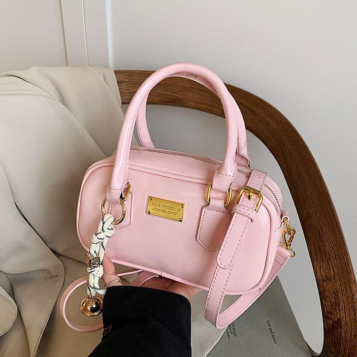 Bolsa de bolos de mano caliente para mujeres 2025, nueva bolsa de hombro simple de moda popular, bolso de mochila de estilo extranjero