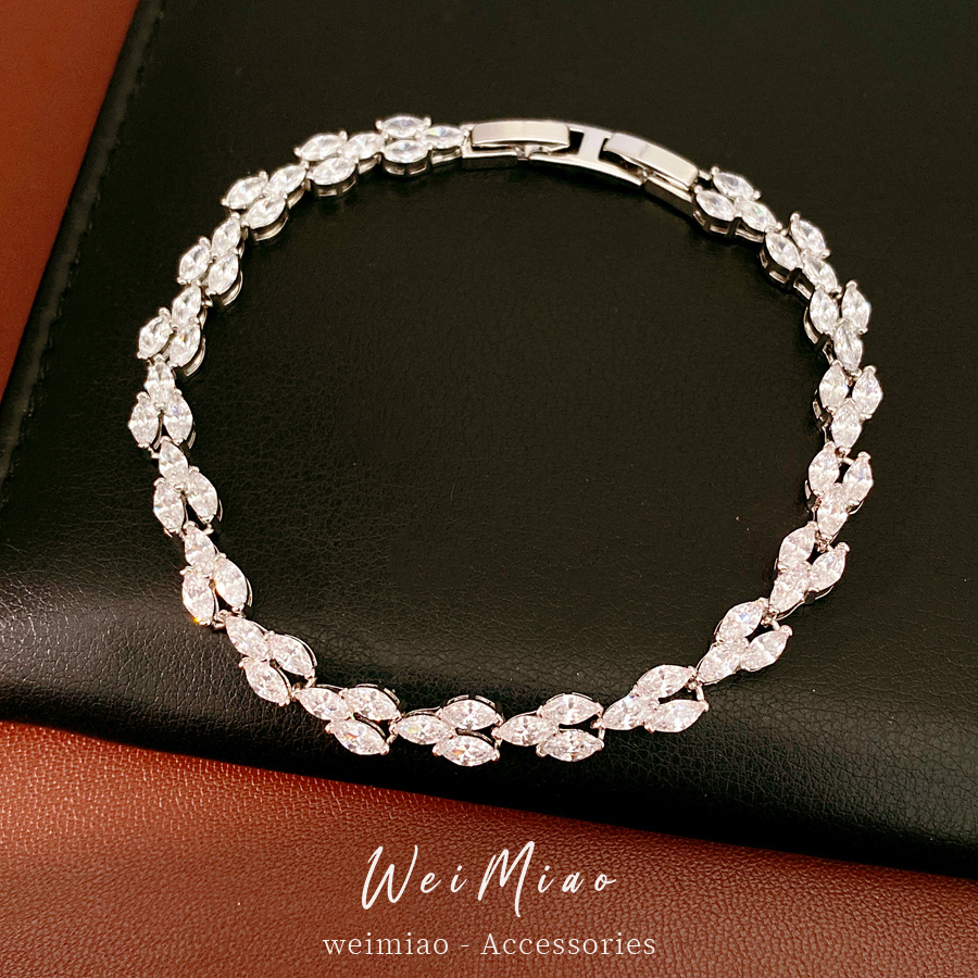 Collar de perlas de zircón ligero de lujo nicho clavícula personalidad exquisita moda alta sensación conjunto de joyería al por mayor