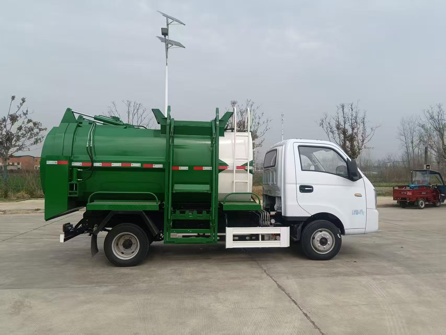 Dongfeng Kapt 5-cubic-meter pure electric food waste truck, blue license plate, Class C driver's license, silent and eco-friendly, for property management canteens