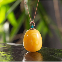 明星爆款俄罗斯原矿琥珀蜜蜡原石圆珠女款古法金镶嵌鸽子蛋挂坠