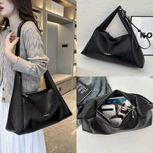 跨境时尚女包2026新款时尚CAHMLO枕头包纯色简约百搭单肩斜挎包女