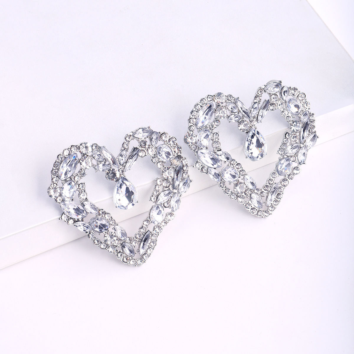 Vintage Style Heart Shape Alloy Inlay Rhinestones Womenu0027S Ear Studs 1 Pair