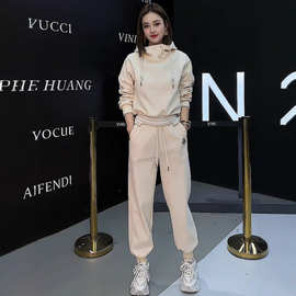休闲宽松套装女款2024年秋冬新款杏色连帽加厚长袖卫衣三件套女装