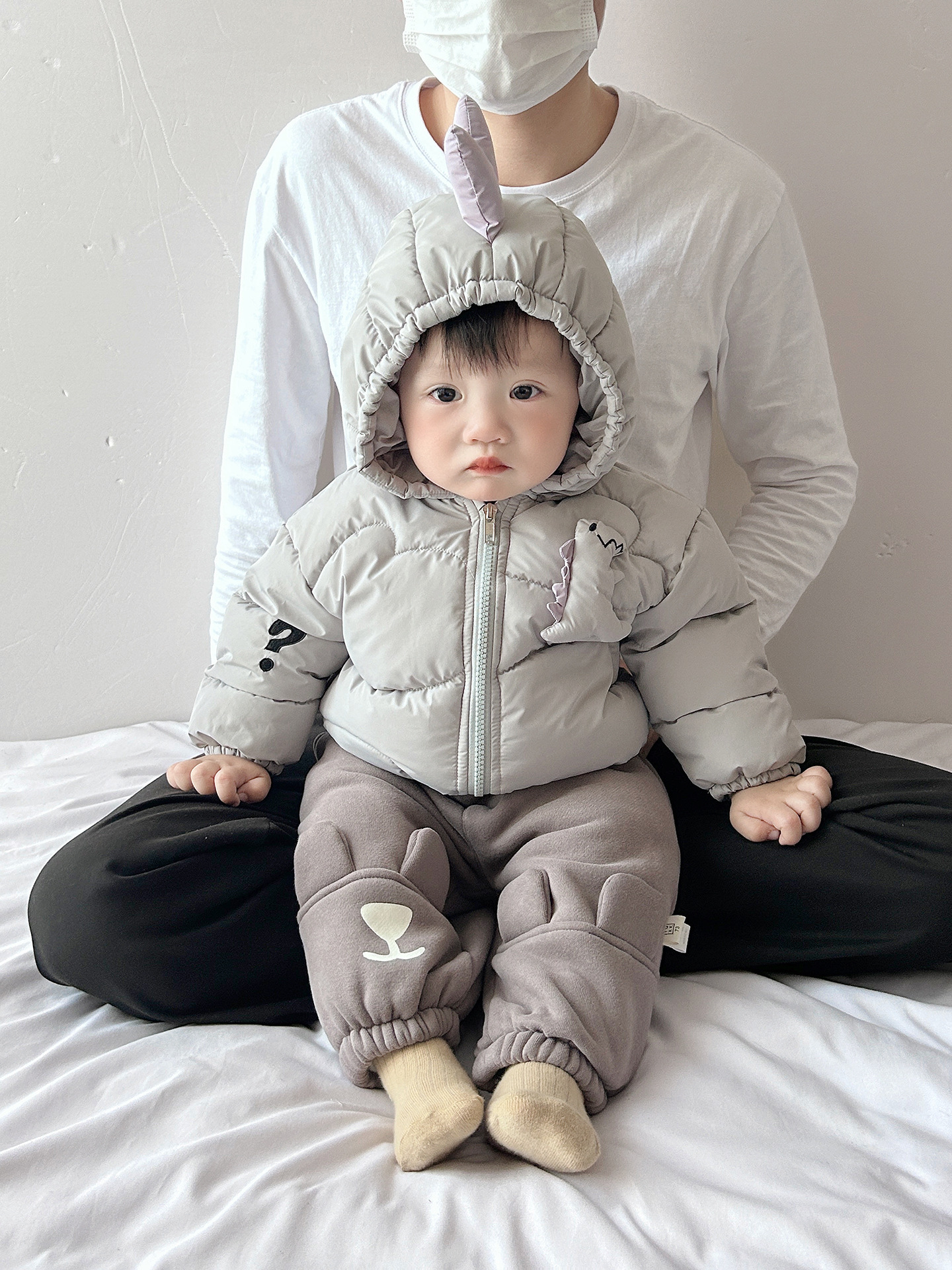 Invierno de bebés super lindos ropa de algodón lindos dibujos animados bebés engrosados chaqueta de algodón con capuz chaqueta de algodón cálida abrigo de pluma