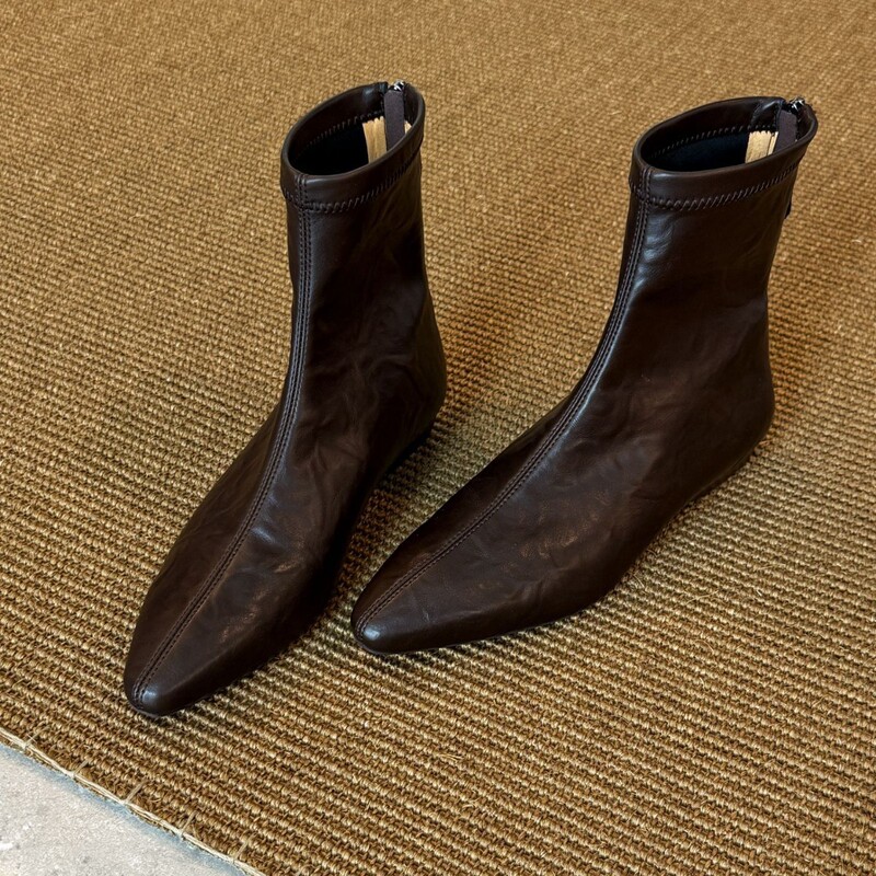 French-Style Korean Wedge-Heeled Slim Boots, Versatile Flat Short Boots for Women, 2cm White Boots with Hidden Height Increase~ in Stock French-Style Korean Wedge-Heeled Slim Boots, Versatile Flat Short Boots for Women, 2cm White Boots with Hidden Height Increase~ in Stock