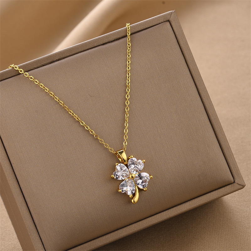 Fashion Four Leaf Clover Titanium Steel Inlay Rhinestones Necklace 1 Piece