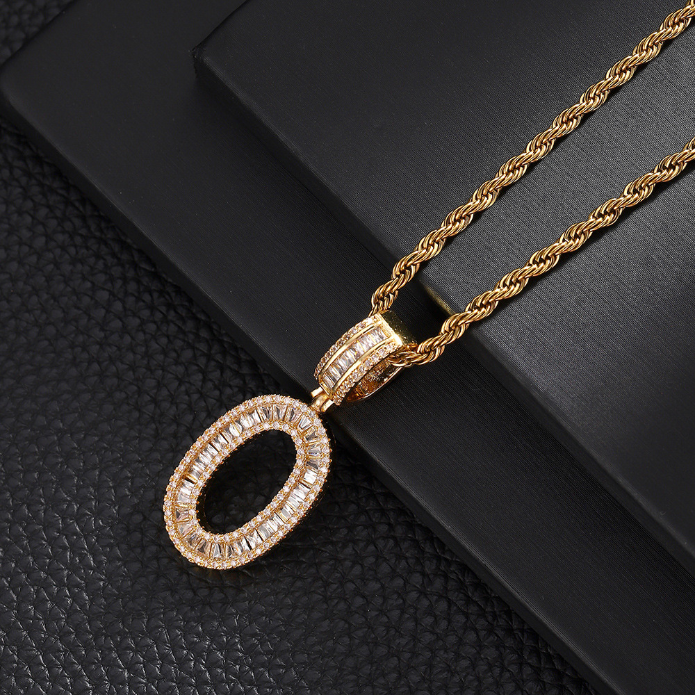 Europa y Estados Unidos explotaron transfronterizos letras hip-hop colgante de bronce collar de piedra joyas personales nicho diseño colgante de hombre