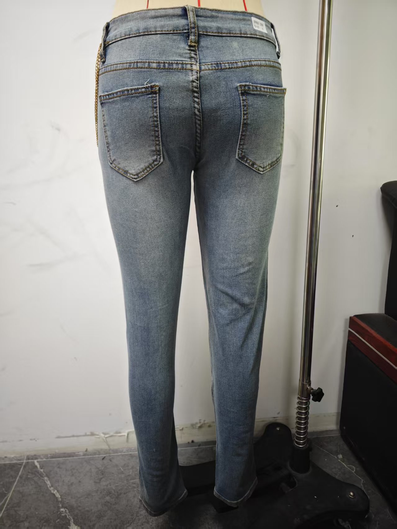 Ripped Jeans For Women With Chain Detail Stretch Cotton Denim_voghion.com