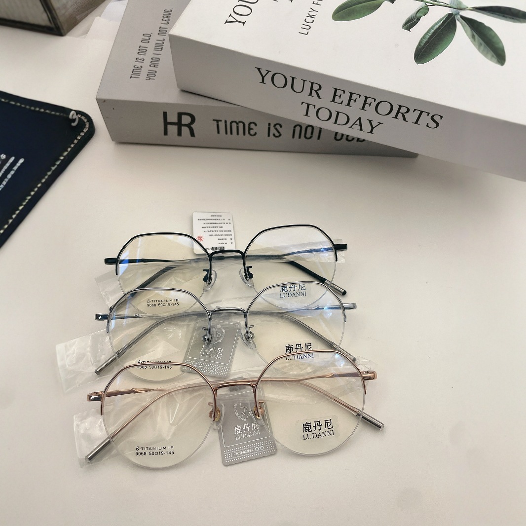 复古风半框半钛眼镜钛材轻巧强韧彰显独特气质开启复古潮流视觉秀