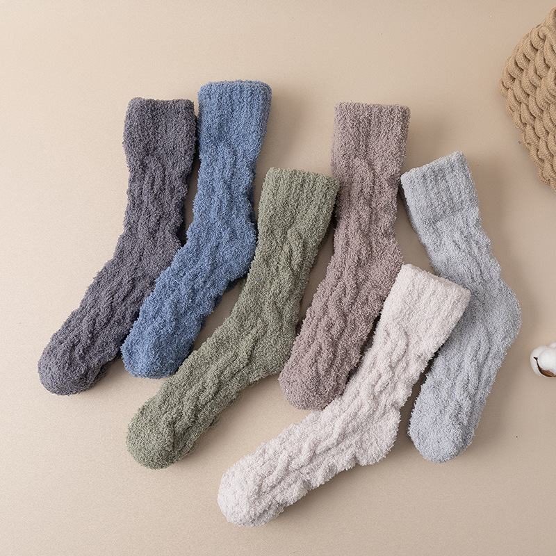 サンゴの毛が落ちない睡眠靴下の中筒靴下秋の冬には、暖かい家庭の床の室内の月子を厚くする