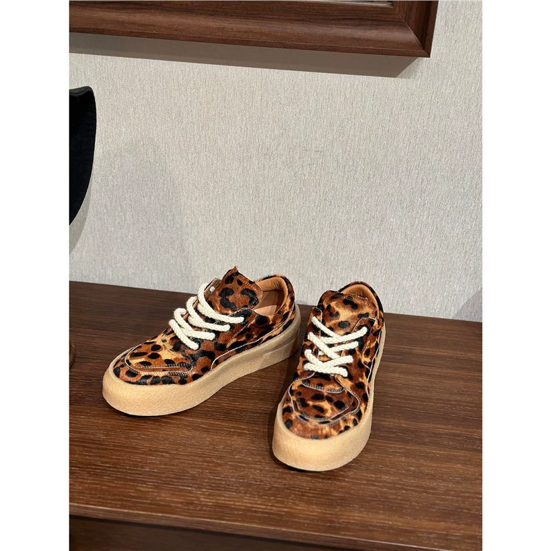 Можно разработать новую модель 2025 года для оптовой продажи женских повседневных кроссовок на толстой подошве с леопардовым принтом без этикеток, универсальная новая ниша.