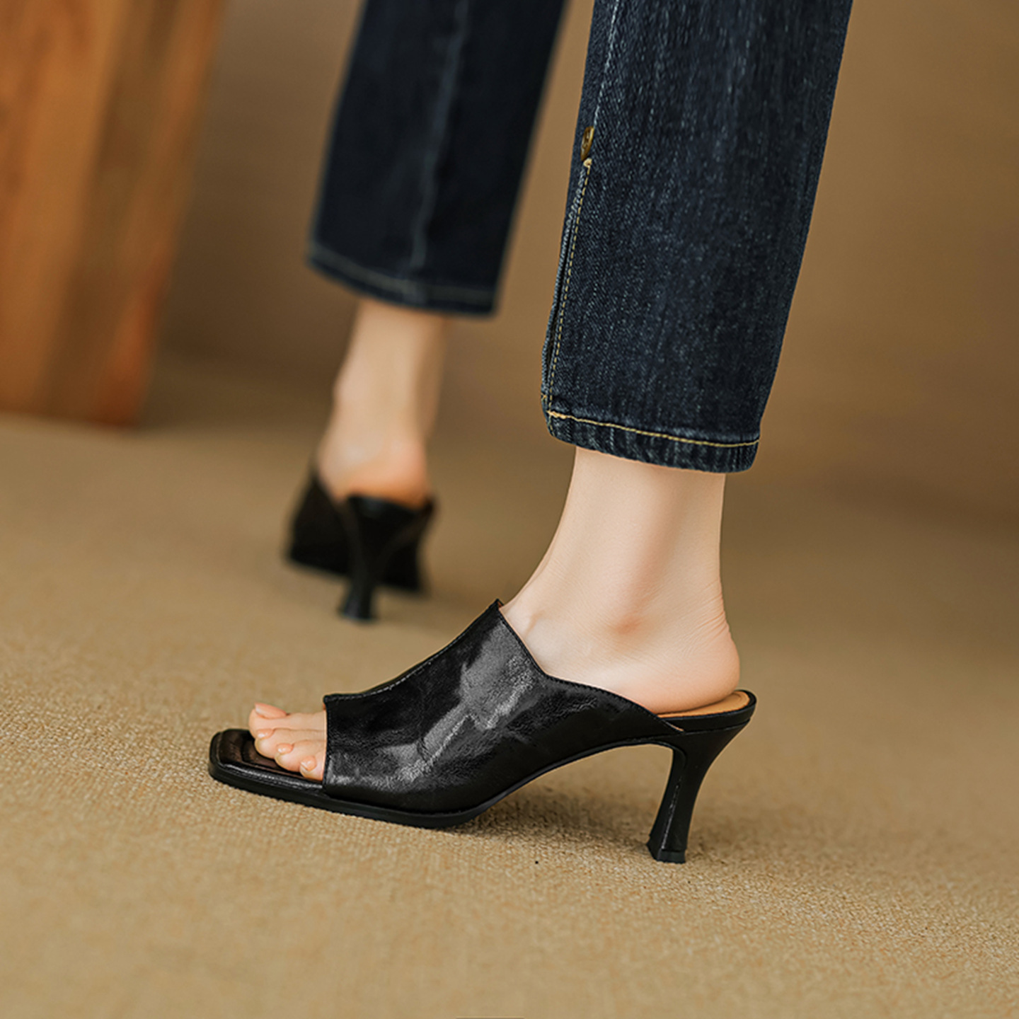 Sandal cao gót nữ hở mũi quai ngang da dê gót 7 cm kiểu Hàn Quốc — đen