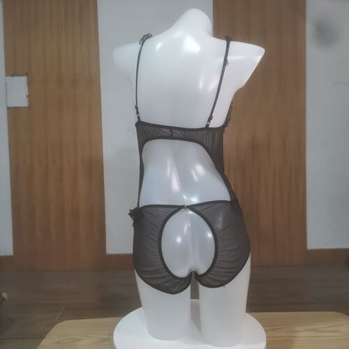Lingerie for export to Western countries, lace women's open-leg see-through seductive set, sexy and playful sleepwear for wholesale.