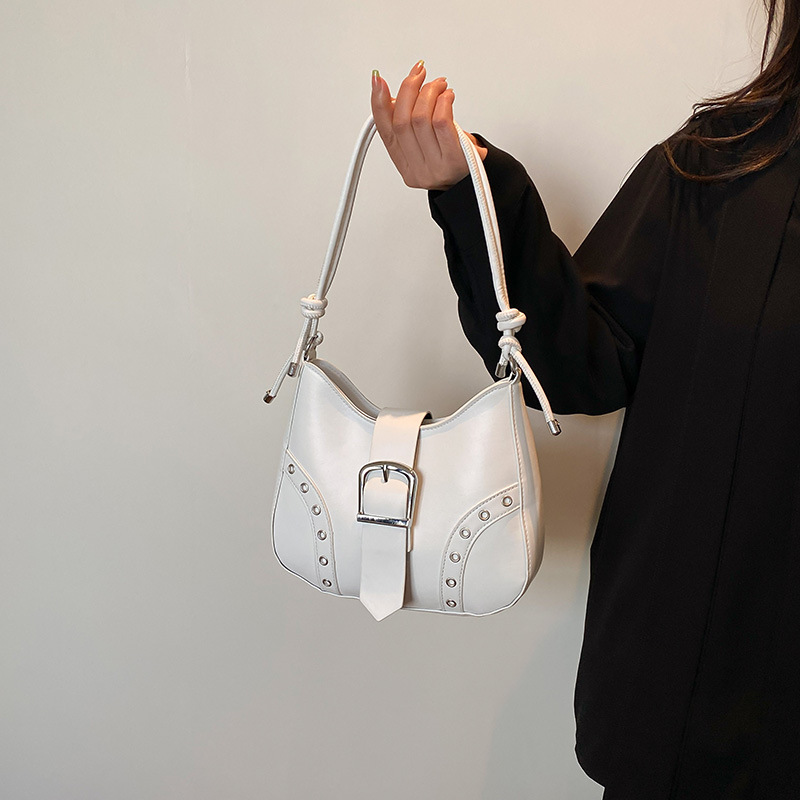 2025 nuevo bolso de verano bolso de axila mujer remache de alta gama moda de nicho bolso de hombro de todo fósforo