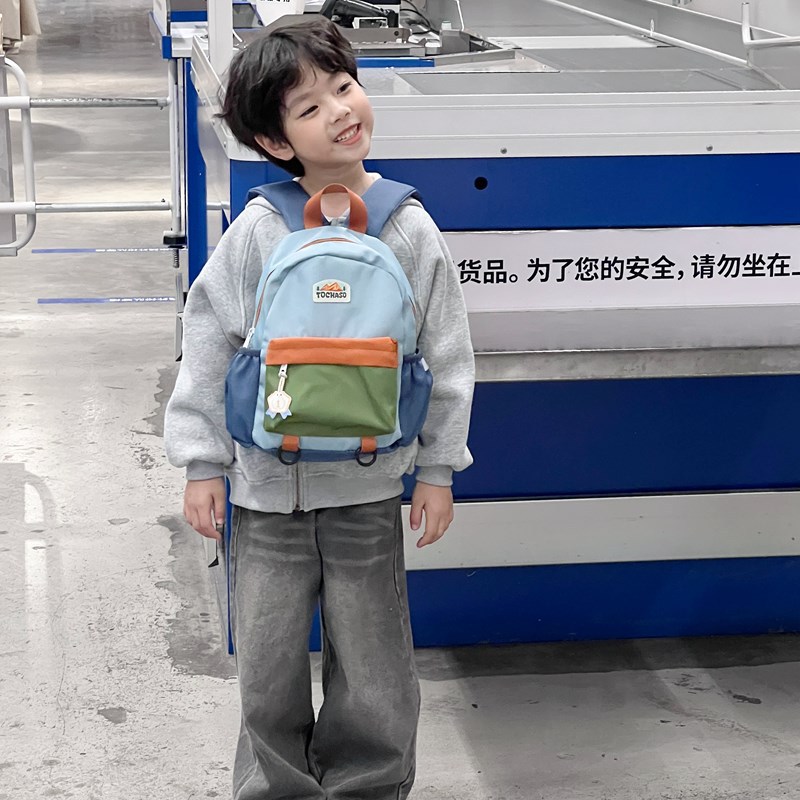 Mochila escolar de jardín de infantes para estudiantes de escuela primaria Mochila de color de contraste de moda coreana nueva mochila para niños de gran capacidad marea