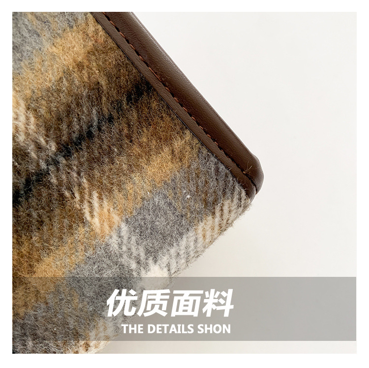 The textured color-blocking small square bag for the 2024 autumn and winter season features a cute checkered handbag with a niche design and a patchwork styling crossbody bag undefined