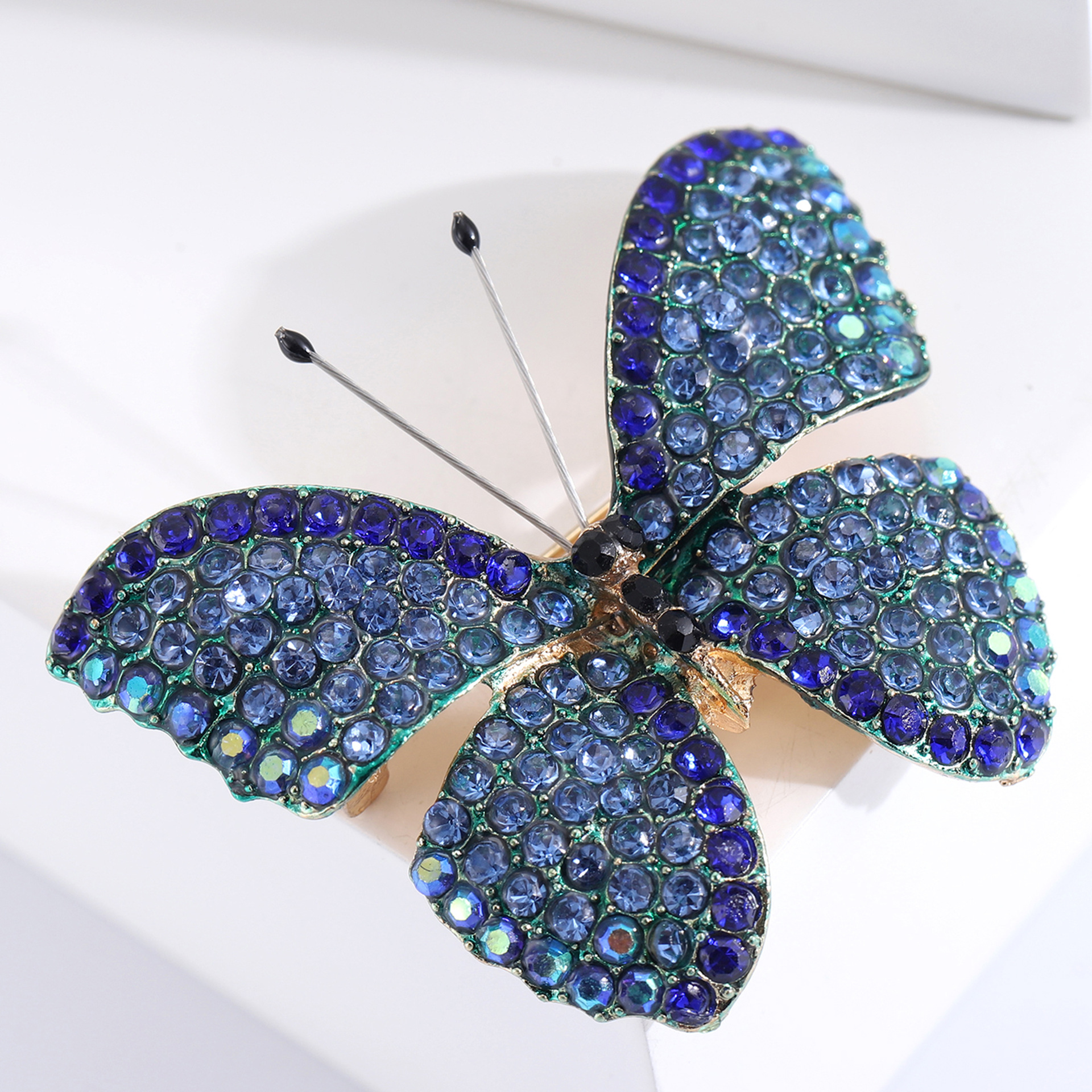 Broche de mariposa con estrás elegante para abrigo y traje mujer_voghion.com